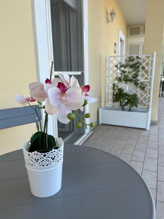 Bed&Breakfast Del Viaggiatore Fondi Exterior foto