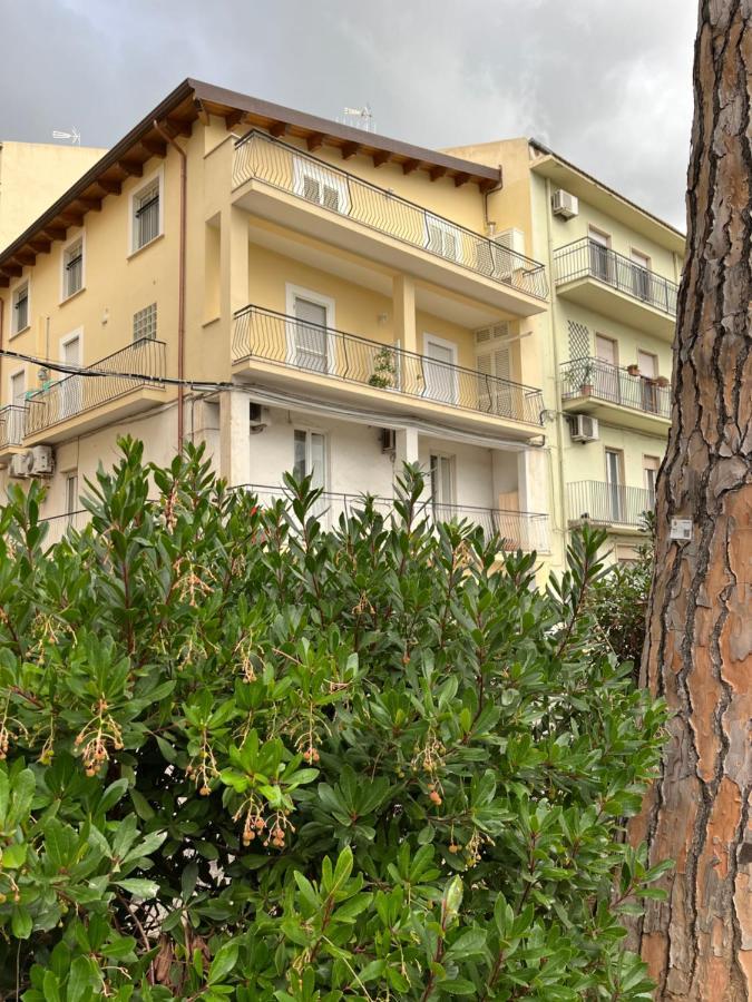 Bed&Breakfast Del Viaggiatore Fondi Exterior foto